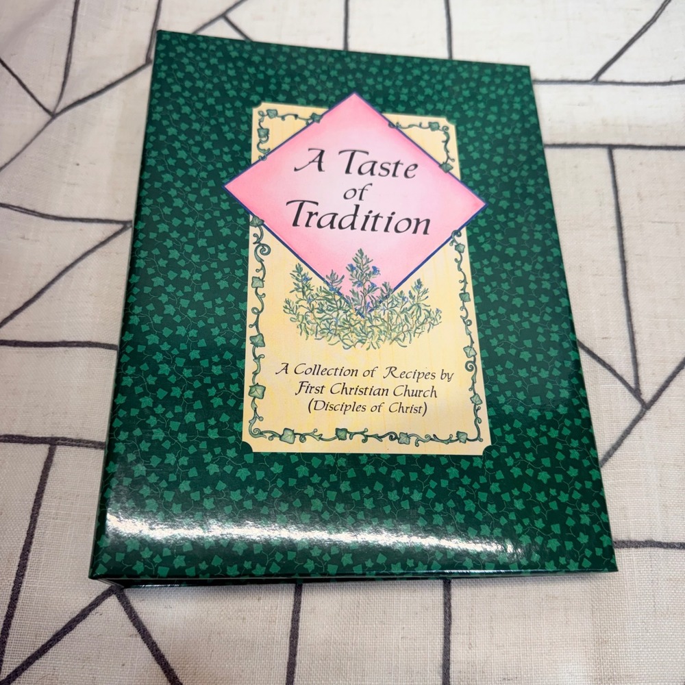 Morris‎ Press A Taste of Tradition Cookbook Green 1997 First Christian Church